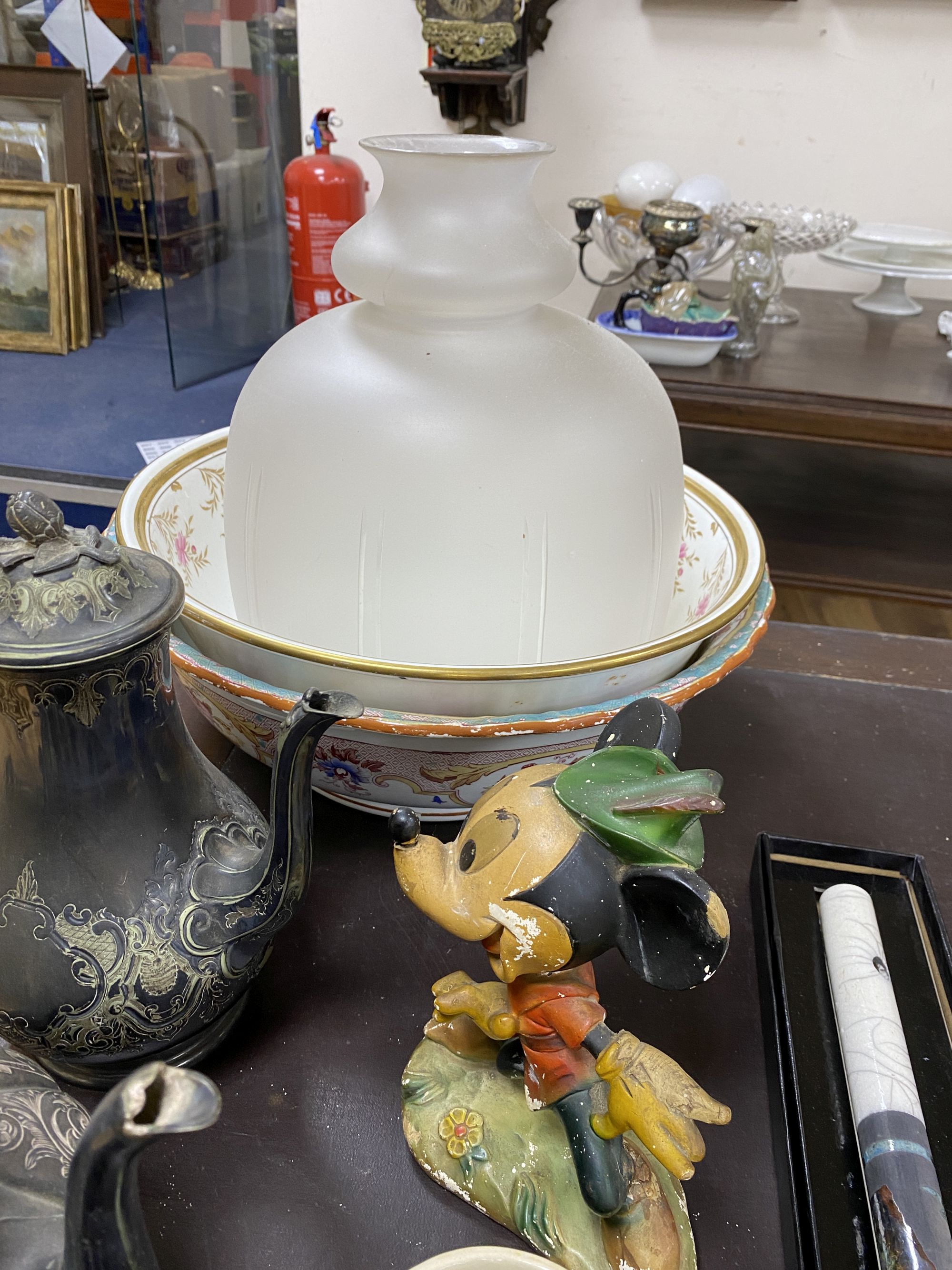 A quantity of mixed collectables including metalware and ceramics